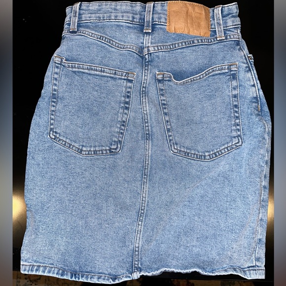 H&M High Waisted Skirt - Picture 2 of 3